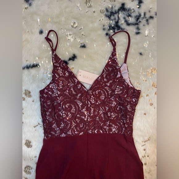 Skirt and Stiletto Women's Wine Red Lace Sleeveless Straight Leg Jumpsuit - Picture 7 of 7